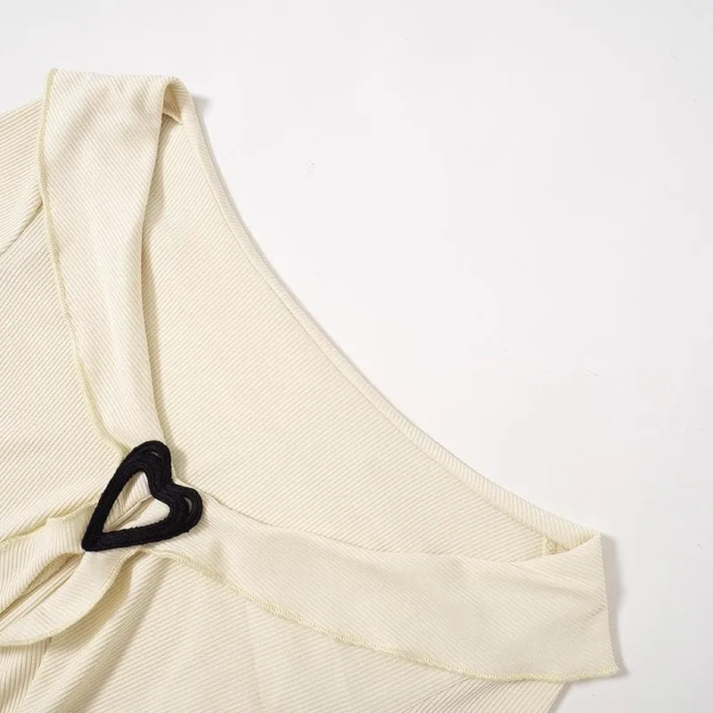 Ribbed flared sleeve heart applique ruffle v neck crop top